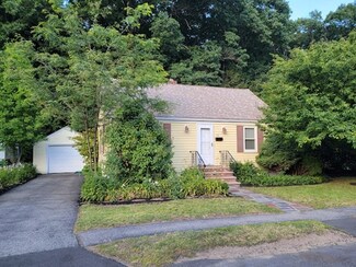 26 Atwood St, Wakefield, MA 01880
