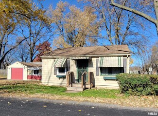 1921 Quaker St, Pekin, IL 61554