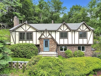 6 Hazel St, Woodland Park, NJ 07424