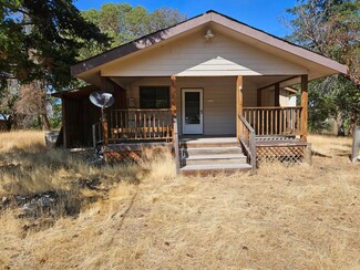 300 White Tail Dr, Eagle Point, OR 97524
