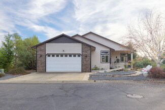 348 Cedar Ridge Dr, Cave Junction, OR 97523