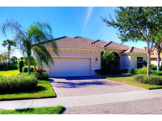8260 Potomac Ln, Naples, FL 34104
