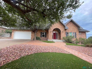 808 Dennis Way, Carlsbad, NM 88220