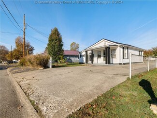 114 6th St N, Saint Albans, WV 25177