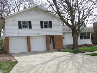 521 6th St NE, Clarion, IA 50525