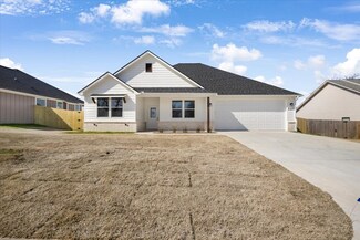 220 Nolan Farms Blvd, Winona, TX 75792