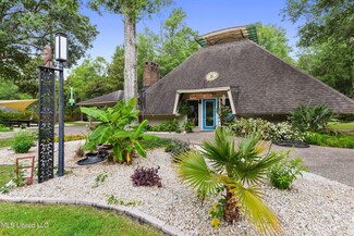 8332 Makiki Dr, Diamondhead, MS 39525