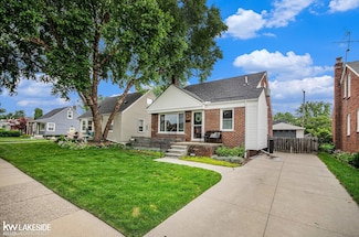 22419 Alger St, Saint Clair Shores, MI 48080