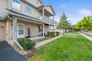 7059 S Stratton Ln, Gurnee, IL 60031