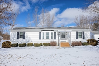 8373 Peachey Rd, Bergen, NY 14416