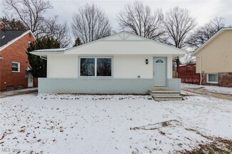 1723 Wrenford Rd, Cleveland, OH 44121