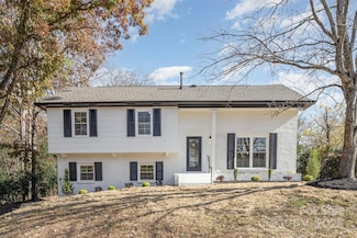 7329 Thorncliff Dr, Charlotte, NC 28210