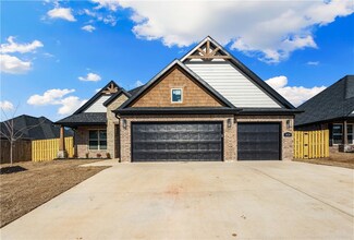 1430 Paragon Dr, Centerton, AR 72719