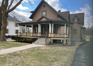 624 South St, Elgin, IL 60123
