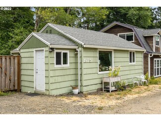 1975 Myrtle Ave W, Tillamook, OR 97141
