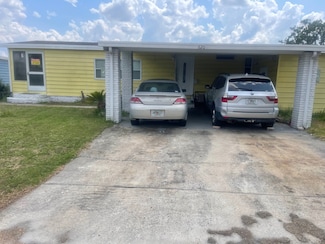620 N Edgewater Dr Unit 620, Plant City, FL 33565