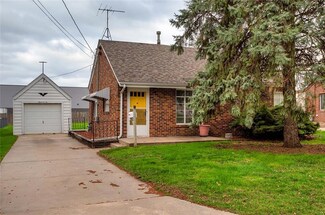 1106 69th St, Windsor Heights, IA 50324
