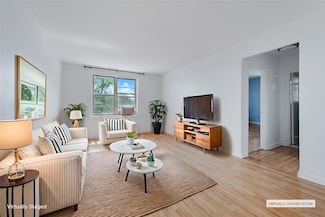 39-30 52nd St Unit 4F, Woodside, NY 11377