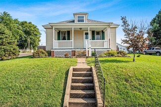 723 W 9th St, Washington, MO 63090