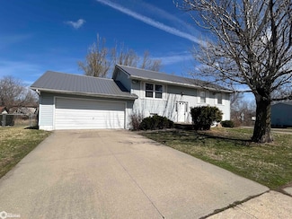 214 Plaza Heights Rd, Marshalltown, IA 50158