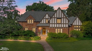 1021 Buckingham Rd, Grosse Pointe Park, MI 48230