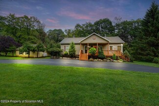 425 Devils Hole Rd, Cresco, PA 18326