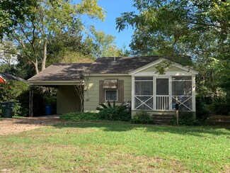 1104 Buena Vista St, Pascagoula, MS 39567