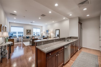914 Main St Unit 708, Houston, TX 77002