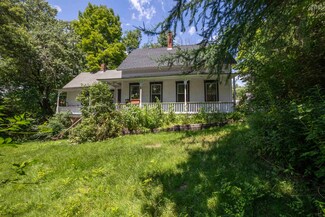 38 Mechanic St, Winchester, NH 03470