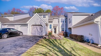 12 Evergreen Ct, Freehold, NJ 07728