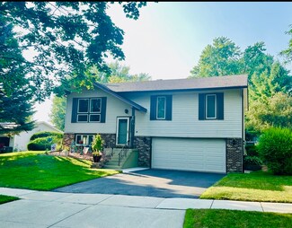 20 Hickory Ln, Algonquin, IL 60102