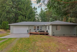 8 Cypress Ln, Camano Island, WA 98282