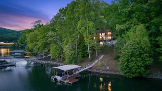 332 Walker Point Rd, Hayesville, NC 28904