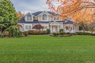 16 Ashley Loop, Northport, NY 11768