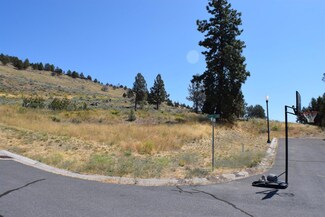 1375 Honey Locust Dr, Klamath Falls, OR 97601