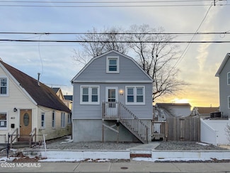 64 Center Ave, Keansburg, NJ 07734