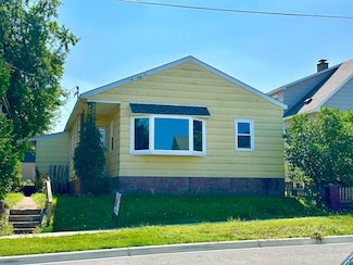 8 W Shagawa Rd, Ely, MN 55731