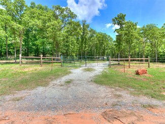 329 N Route 2 Rd, Wanette, OK 74878
