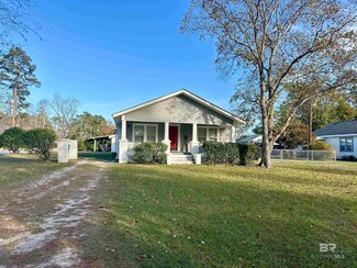 1118 Belleville Ave, Brewton, AL 36426