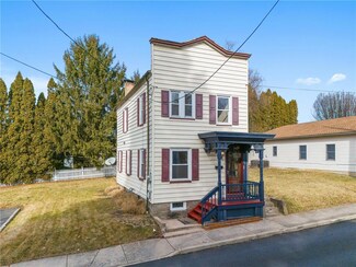 13 E Walnut St, Nazareth, PA 18064