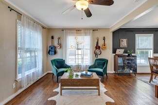 4244 S Cresthaven Rd, Dallas, TX 75209