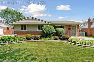 32236 Lyndon St, Livonia, MI 48154