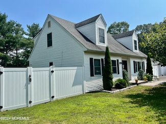 14 Hemlock Ln, Bayville, NJ 08721