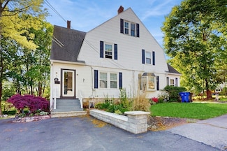 19 Oak St, Hopedale, MA 01747