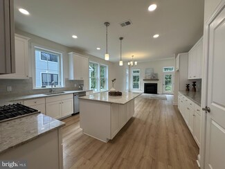 33 Kay Chiarello Way, Trenton, NJ 08690