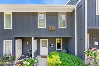C8 Hillside Ct, Highlands, NJ 07732