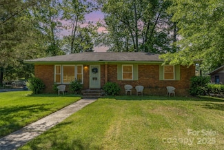 1301 Burnwick Ct, Charlotte, NC 28213