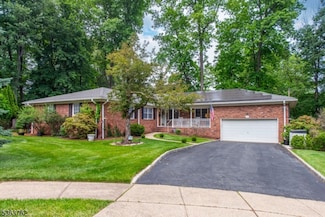 12 Ravine Rd, Verona, NJ 07044