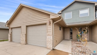 115 Emmett Trail, Harrisburg, SD 57032
