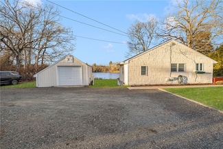 8 Pine Ln, Coventry, RI 02816